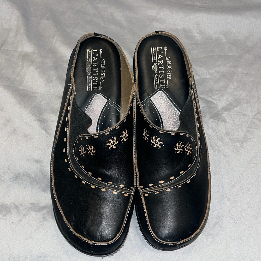 L’Artiste Chino Black Hand Painted Leather Open Back Clogs EU 41 US 9.5/10